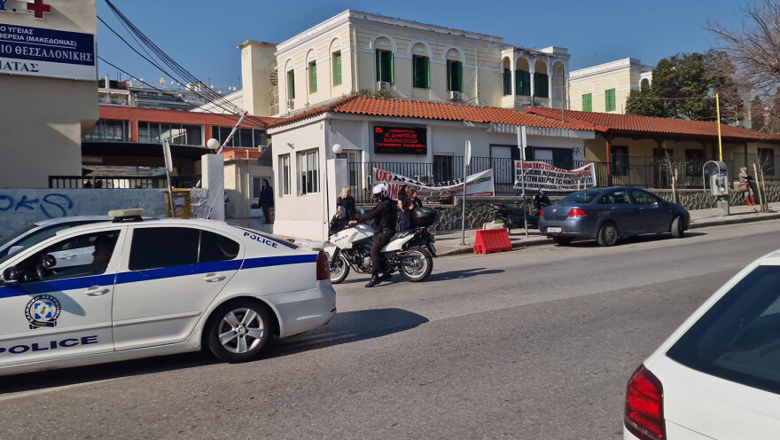 Θεσσαλονίκη: Γέφυρα σωτηρίας από την ΕΛΑΣ για μωρό 19 μηνών - Βίντεο και φωτογραφίες 