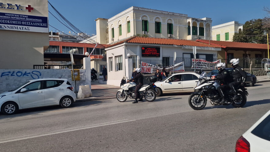 Θεσσαλονίκη: Γέφυρα σωτηρίας από την ΕΛΑΣ για μωρό 19 μηνών - Βίντεο και φωτογραφίες 