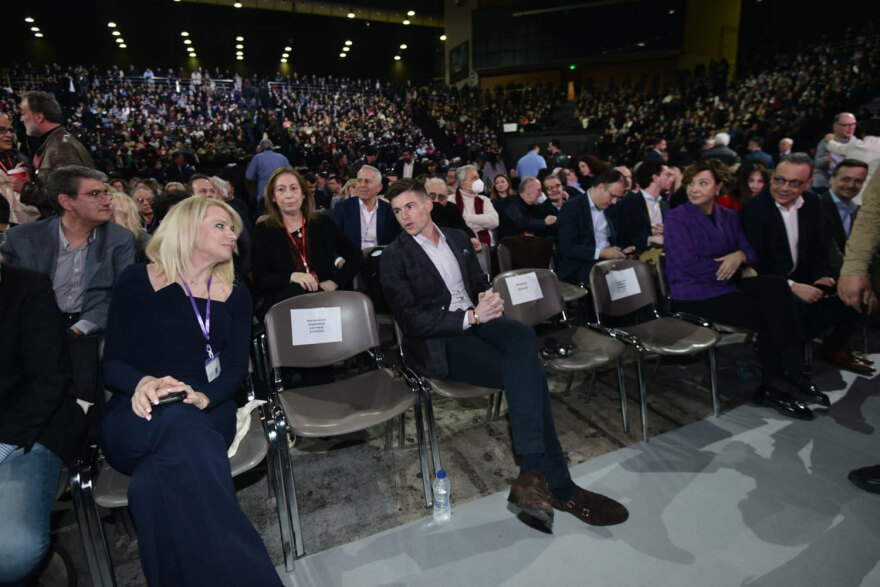 Συνέδριο ΣΥΡΙΖΑ: Χαμογελαστός στις πρώτες σειρές ο Τάιλερ Μακμπέθ - Δείτε φωτογραφίες