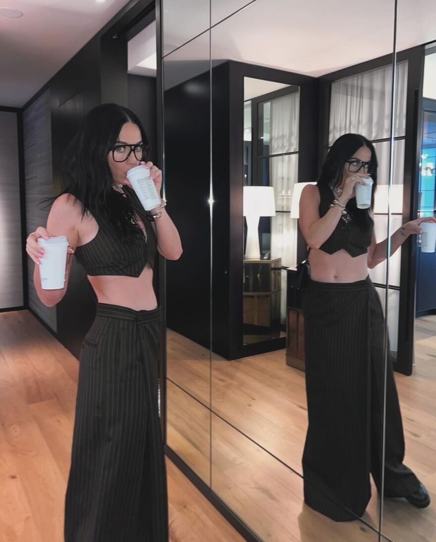 Κέιτι Πέρι: Η φωτογραφία της με την Τέιλορ Σουίφτ στα παρασκήνια της συναυλίας της