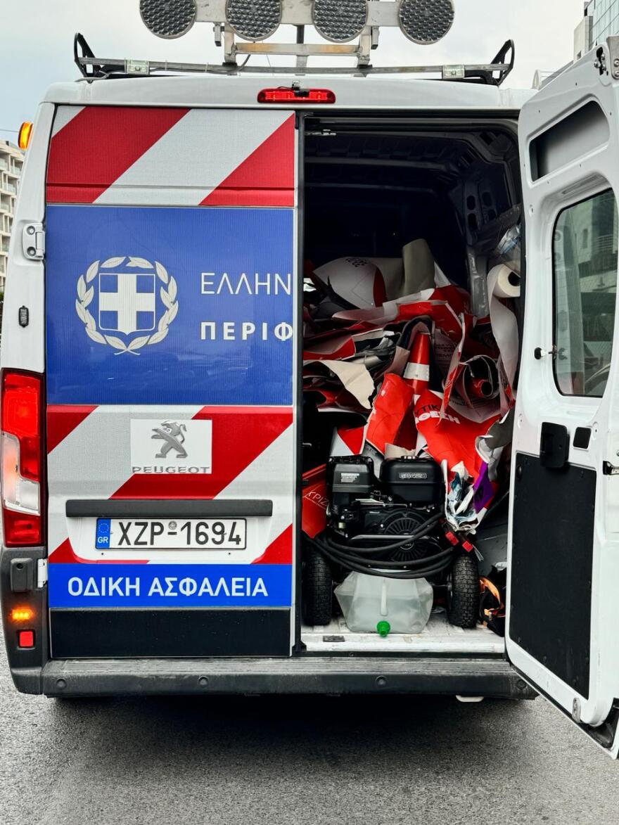 Περιφέρεια Αττικής: Κατέβηκαν ξανά πάνω από 200 αφίσες του ΣΥΡΙΖΑ - Τσουχτερό πρόστιμο για την Κουμουνδούρου