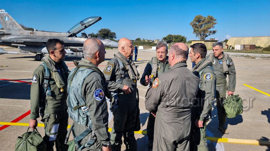 Νίκος Δένδιας: Πέταξε με F-16 Viper από την 115ΠΜ στην Κρήτη - Δείτε βίντεο και φωτογραφίες