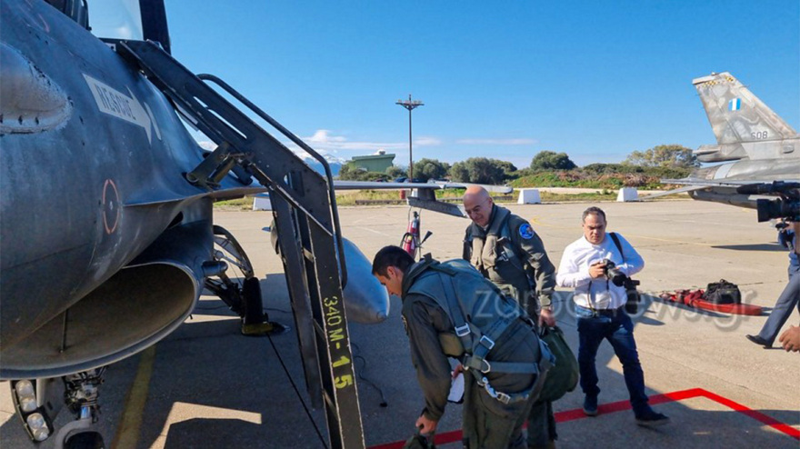 Νίκος Δένδιας: Πέταξε με F-16 Viper από την 115ΠΜ στην Κρήτη - Δείτε βίντεο και φωτογραφίες