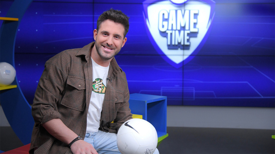 Ο Γιώργος Λιβάνης τραγουδάει Ρέμο στο ΟΠΑΠ Game Time