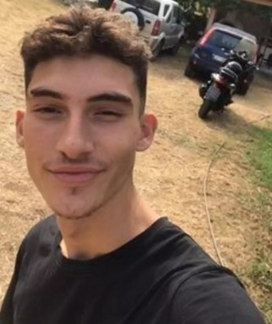 Τροχαίο στην Πάτρα: Τον οδηγό του αυτοκινήτου κατηγορούν οι συγγενείς των δύο νεαρών που σκοτώθηκαν - «Πέρασε με κόκκινο»