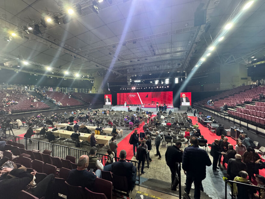 Συνέδριο ΣΥΡΙΖΑ: Αμηχανία, άδειες καρέκλες και εκκλήσεις για ενότητα στη δεύτερη ημέρα των εργασιών - Δείτε φωτογραφίες