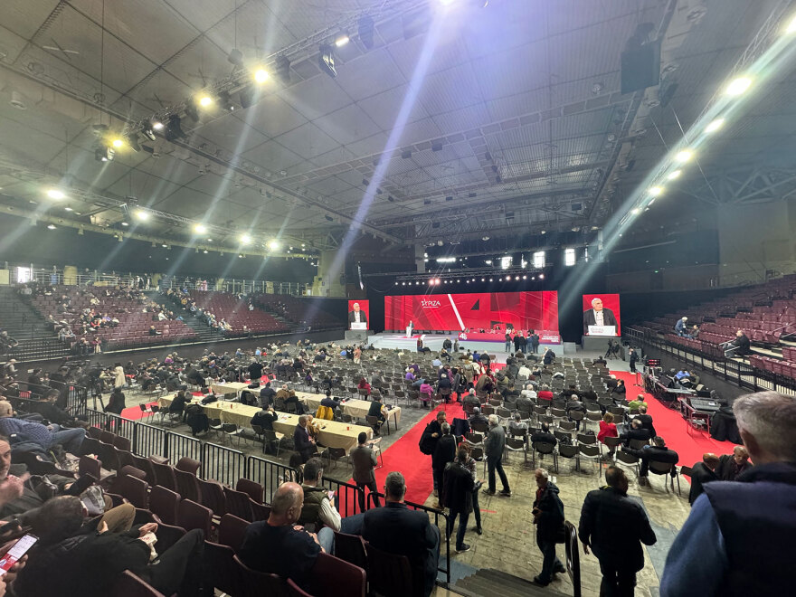 Συνέδριο ΣΥΡΙΖΑ: Αμηχανία, άδειες καρέκλες και εκκλήσεις για ενότητα στη δεύτερη ημέρα των εργασιών - Δείτε φωτογραφίες