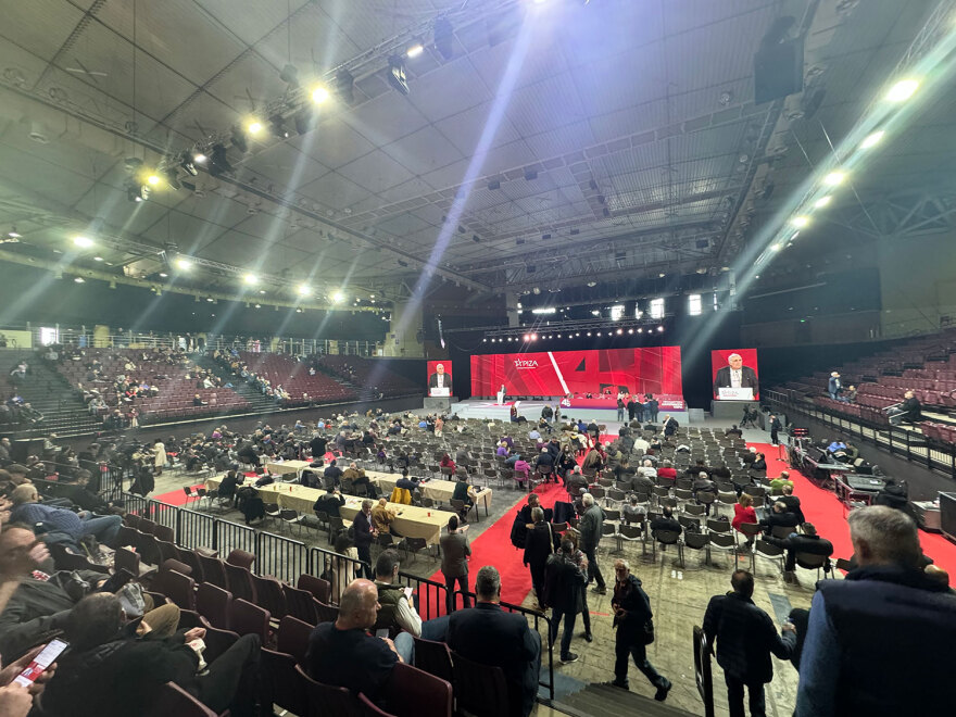 Συνέδριο ΣΥΡΙΖΑ: Αμηχανία, άδειες καρέκλες και εκκλήσεις για ενότητα στη δεύτερη ημέρα των εργασιών - Δείτε φωτογραφίες