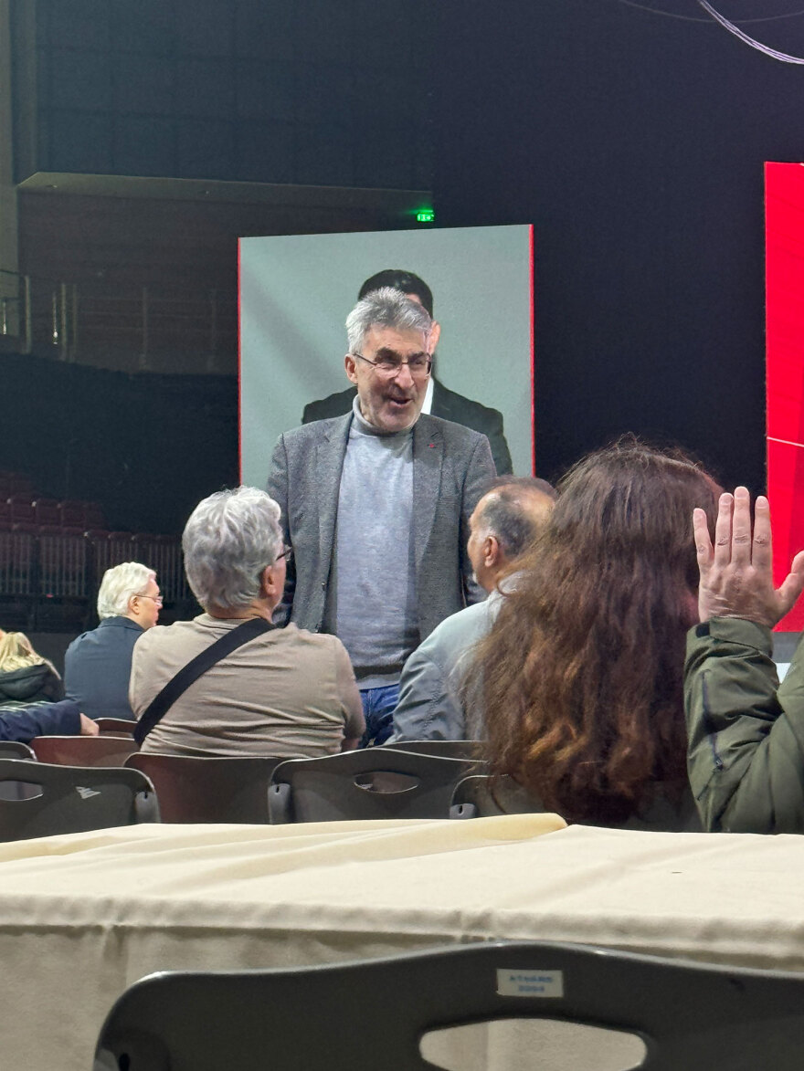 Συνέδριο ΣΥΡΙΖΑ - Η 2η μέρα: Μικρή συμμετοχή, «πηγαδάκια» και αγωνία για το ποιος θα είναι ο αντίπαλος του Κασσελάκη