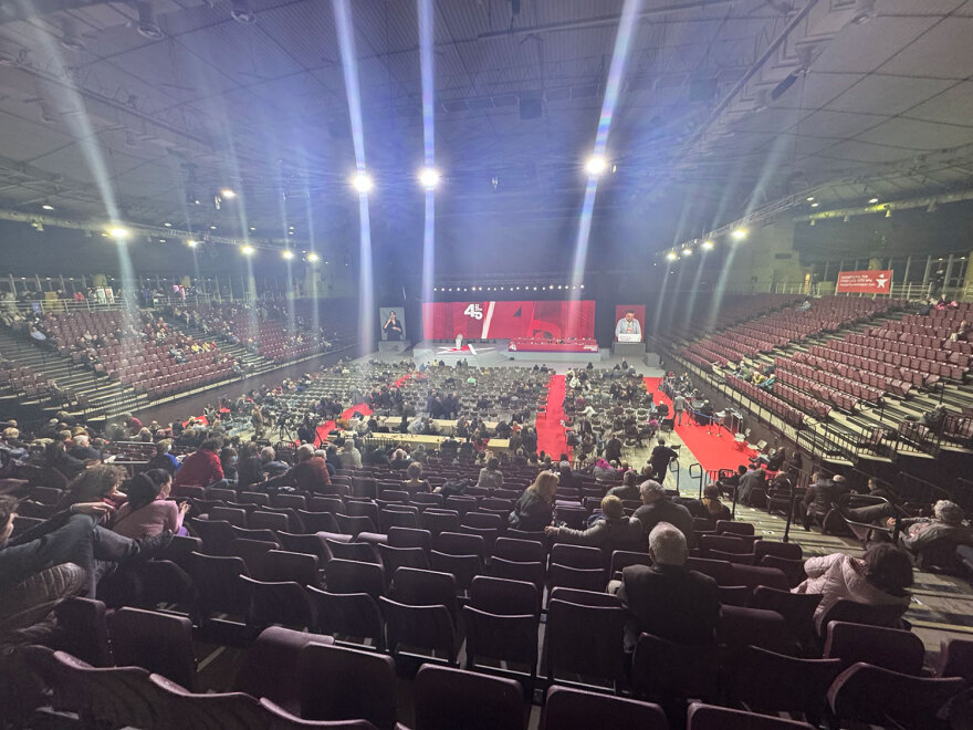 Συνέδριο ΣΥΡΙΖΑ - Η 2η μέρα: Μικρή συμμετοχή, «πηγαδάκια» και αγωνία για το ποιος θα είναι ο αντίπαλος του Κασσελάκη