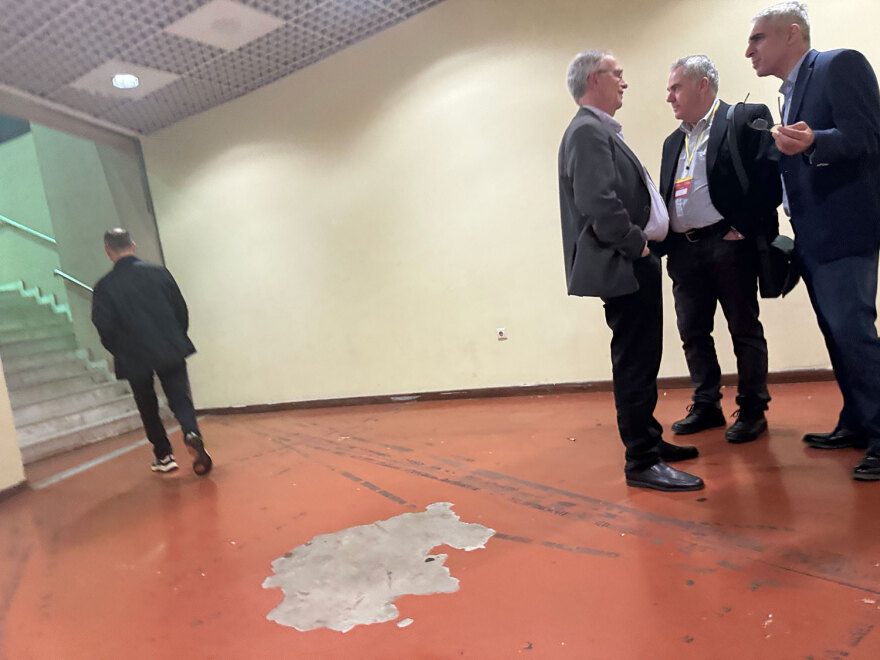 Συνέδριο ΣΥΡΙΖΑ - Η 2η μέρα: Μικρή συμμετοχή, «πηγαδάκια» και αγωνία για το ποιος θα είναι ο αντίπαλος του Κασσελάκη