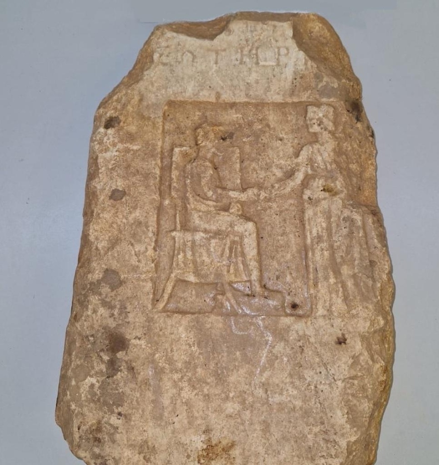 Γιάννενα: Θα έβγαζε στο σφυρί πολύτιμη αρχαία επιτύμβια στήλη