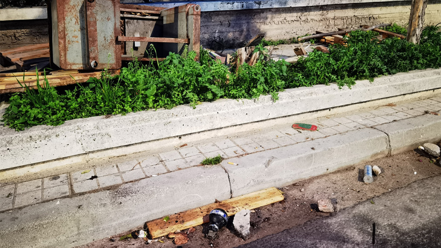 Γεωπονική: Πεδίο μάχης έγινε η Λεωφόρος Αθηνών - Έκαψαν δύο λεωφορεία και πέταγαν πέτρες σε ΙΧ