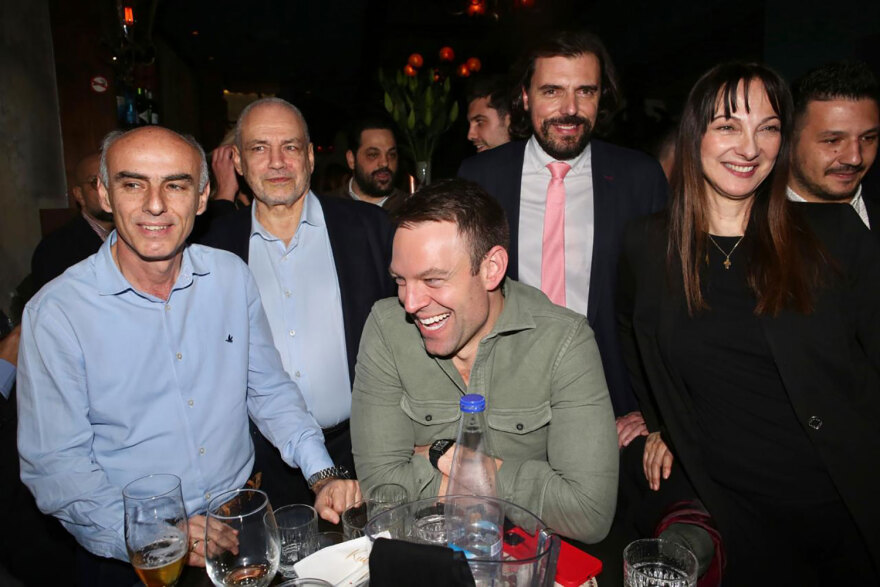 Ο Κασσελάκης γλέντησε την παραμονή του στην αρχηγία στο Kuko's Bar - Βίντεο και φωτογραφίες
