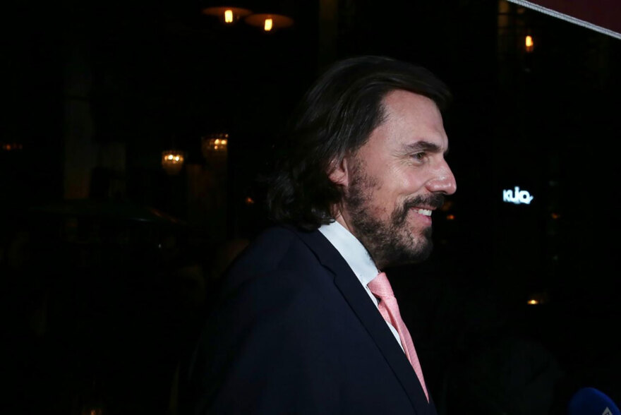 Ο Κασσελάκης γλέντησε την παραμονή του στην αρχηγία στο Kuko's Bar - Βίντεο και φωτογραφίες