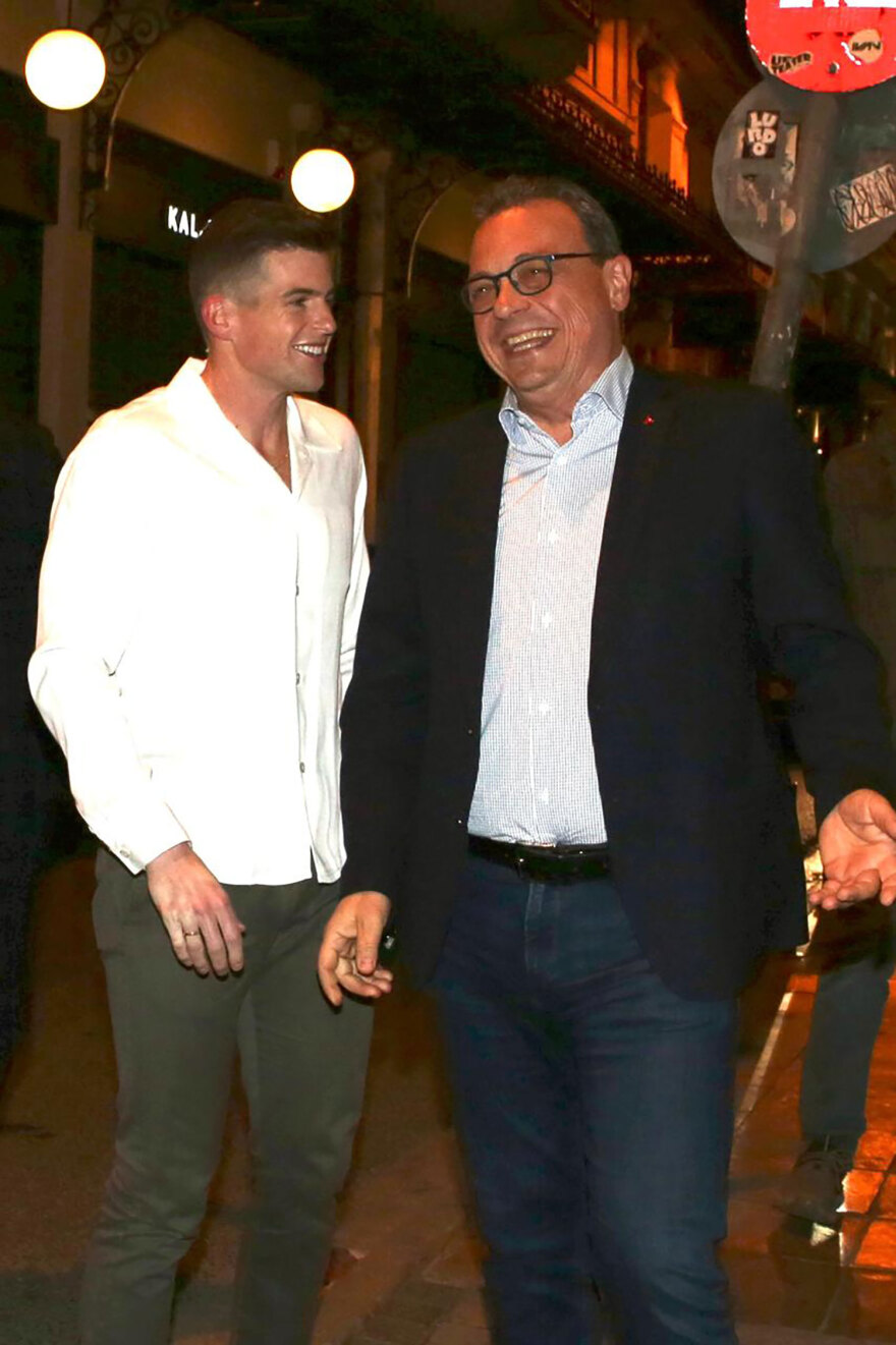 Ο Κασσελάκης γλέντησε την παραμονή του στην αρχηγία στο Kuko's Bar - Βίντεο και φωτογραφίες