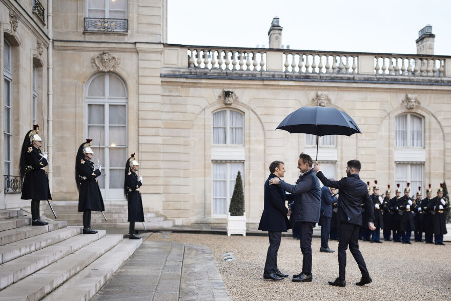 Μητσοτάκης από το Παρίσι: Δεν υπάρχει κανένα ζήτημα αποστολής ευρωπαϊκών δυνάμεων του ΝΑΤΟ εντός της Ουκρανίας