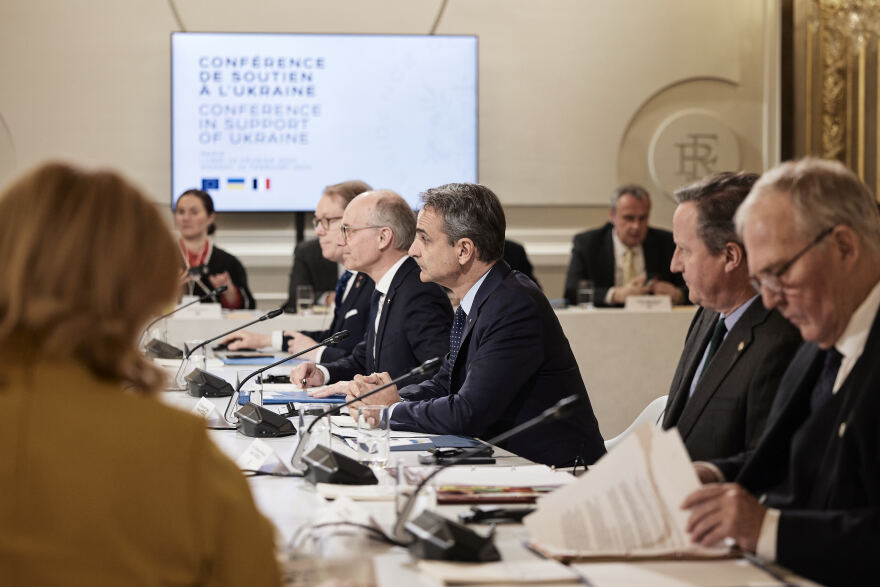 Μητσοτάκης από το Παρίσι: Δεν υπάρχει κανένα ζήτημα αποστολής ευρωπαϊκών δυνάμεων του ΝΑΤΟ εντός της Ουκρανίας