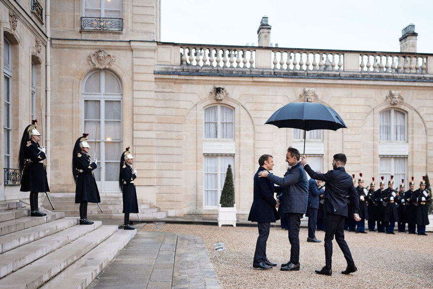 Μητσοτάκης: Στο Παρίσι ο πρωθυπουργός - Τι θα πει στη Διάσκεψη του Μακρόν για τη στήριξη της Ουκρανίας