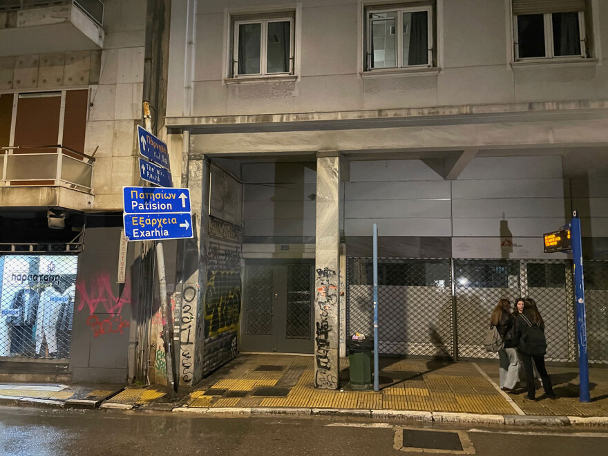 Θρίλερ στη Σόλωνος: Εντοπίστηκε νεκρό έμβρυο σε βόθρο κτηρίου που ανήκει στους Γιατρούς Χωρίς Σύνορα