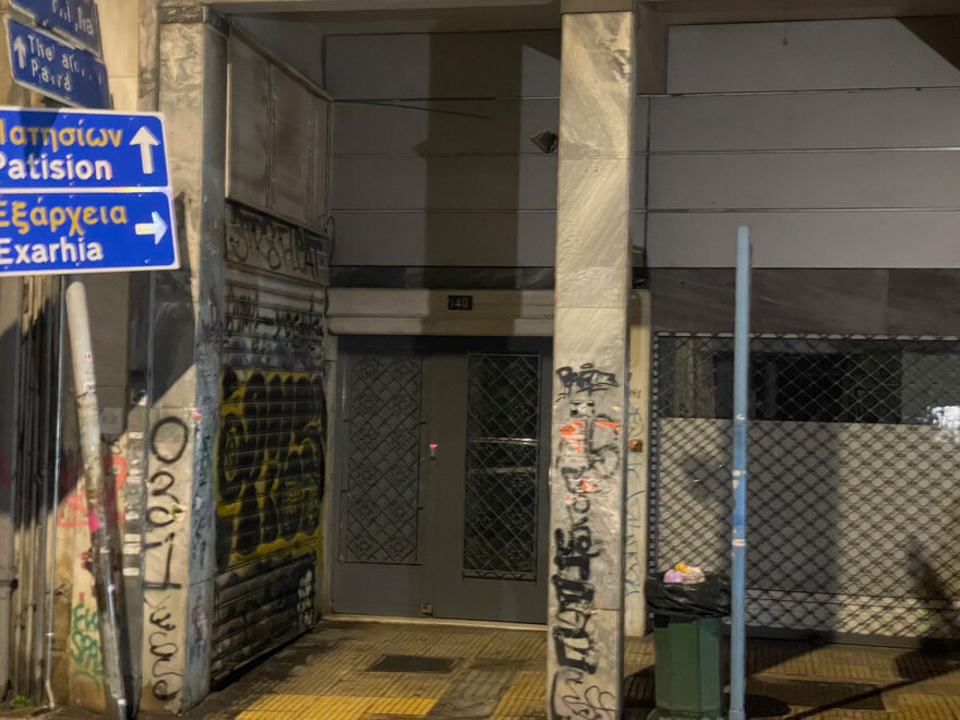 Θρίλερ στη Σόλωνος: Εντοπίστηκε νεκρό έμβρυο σε βόθρο κτηρίου που ανήκει στους Γιατρούς Χωρίς Σύνορα