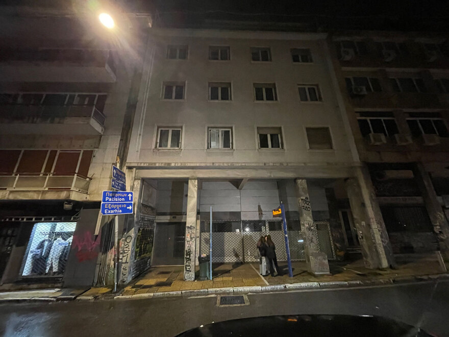 Θρίλερ στη Σόλωνος: Εντοπίστηκε νεκρό έμβρυο σε βόθρο κτηρίου που ανήκει στους Γιατρούς Χωρίς Σύνορα