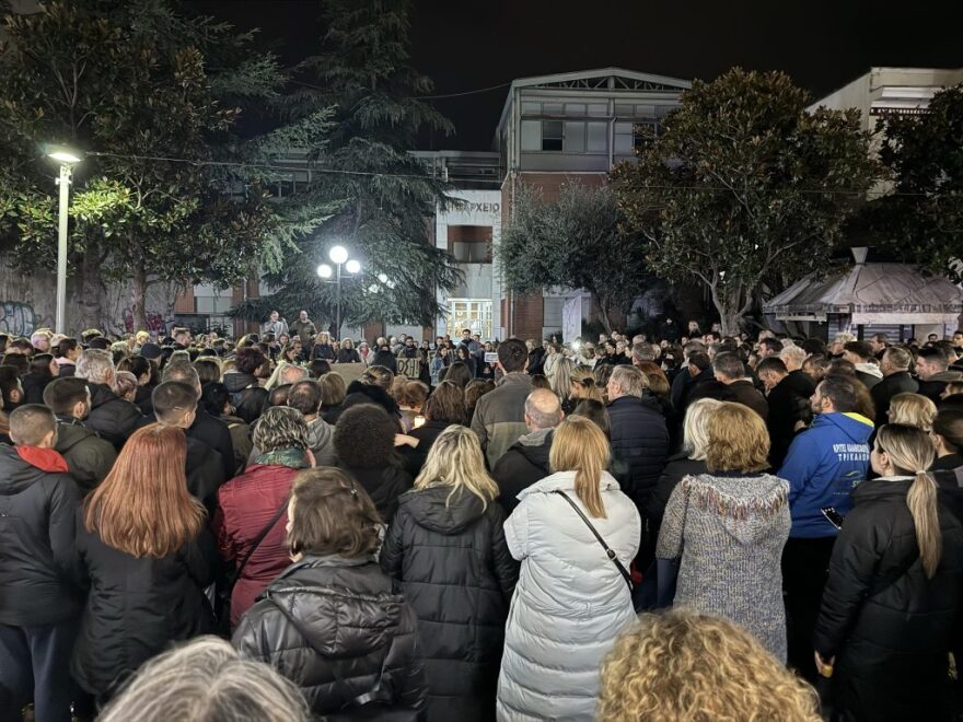 Σύγκρουση τρένων στα Τέμπη: Έναν χρόνο μετά το δυστύχημα με τους  57 νεκρούς, συγκλονίζει η Ντίνα που επέζησε