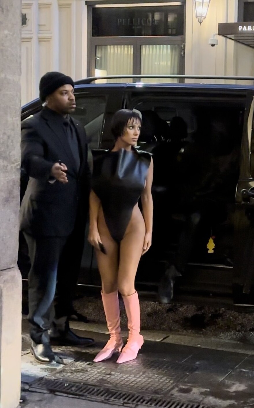 Μπιάνκα Σένσορι: Σόκαρε τους πάντες με την εμφάνισή της στο Μιλάνο - Δείτε τις φωτογραφίες