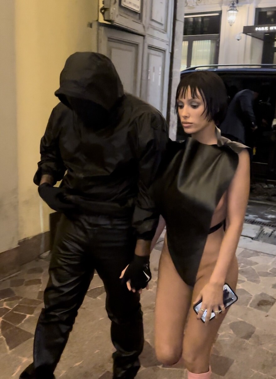 Μπιάνκα Σένσορι: Σόκαρε τους πάντες με την εμφάνισή της στο Μιλάνο - Δείτε τις φωτογραφίες