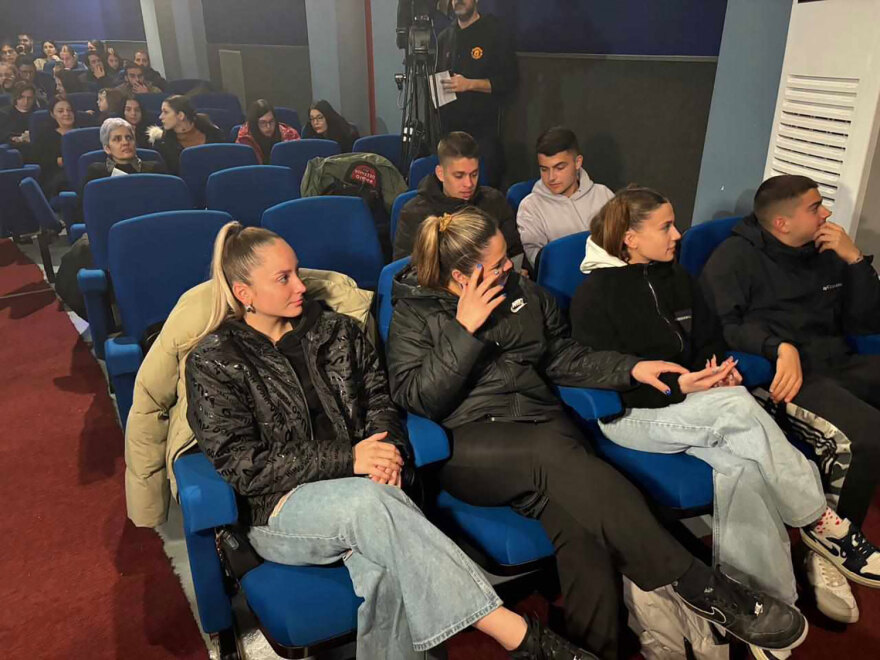 Καρδίτσα: «Μαμά θα αργήσω» - Τα συγκινητικά λόγια συγγενών των θυμάτων σε εκδήλωση μνήμης για την τραγωδία στα Τέμπη