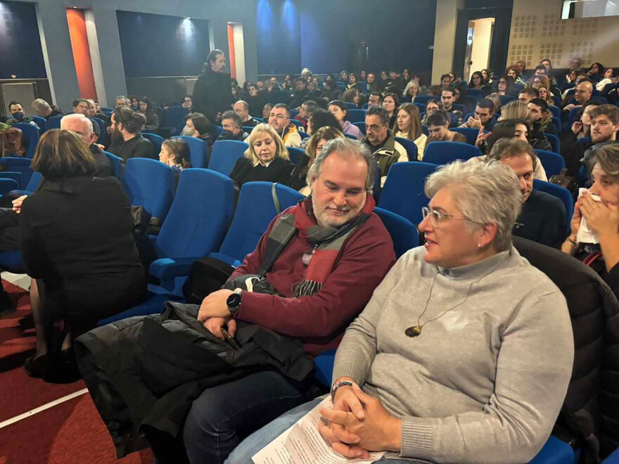 Καρδίτσα: «Μαμά θα αργήσω» - Τα συγκινητικά λόγια συγγενών των θυμάτων σε εκδήλωση μνήμης για την τραγωδία στα Τέμπη