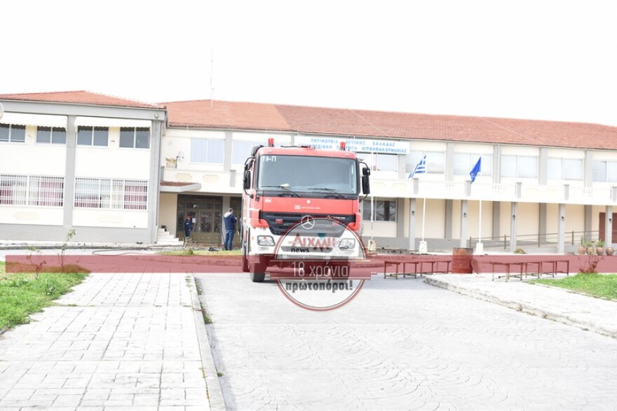 Μεσολόγγι: Αγρότες διαμαρτυρήθηκαν ρίχνοντας κοπριά - Δείτε βίντεο και φωτογραφίες