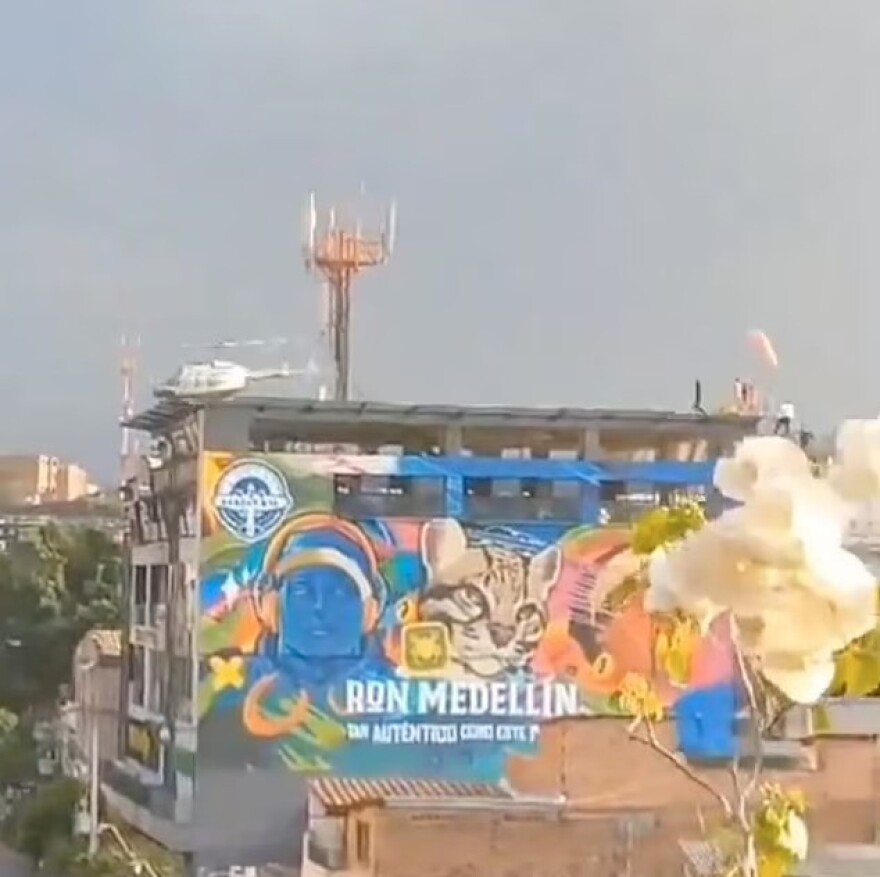 Κολομβία: Ελικόπτερο γλίτωσε από συντριβή γιατί κρεμάστηκε από ταράτσα