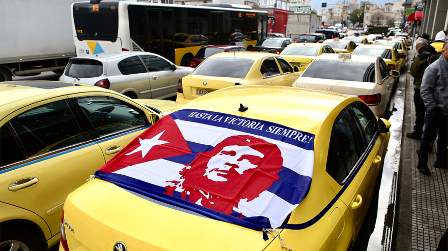 Απεργία: Χωρίς ταξί για 48 ώρες - Αποχώρησαν οι οδηγοί ταξί από το υπουργείο Μεταφορών - Άκαρπη η συνάντηση με την υφυπουργό