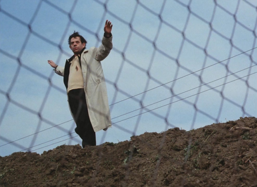 Ηλίας Λογοθέτης: Ήθελε να τραγουδάει στην όπερα, τον κέρδισε το θέατρο - Η εποχή της βιντεοκασέτας και οι σπάνιες εμφανίσεις στο σινεμά