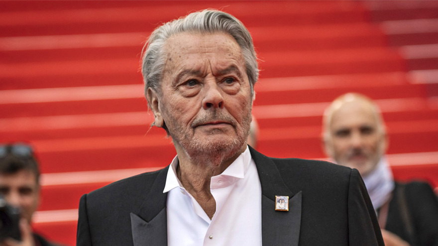 Αλέν Ντελόν: Από βοηθός κρεοπώλη στον πιο γοητευτικό Γάλλο του σινεμά - Η ιστορία του