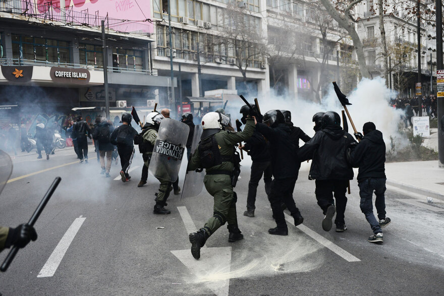 Οκτώ συλλήψεις για τα επεισόδια στην Αθήνα - Τέσσερις συλληφθέντες είχαν σακίδια με μολότοφ, full face και γάντια