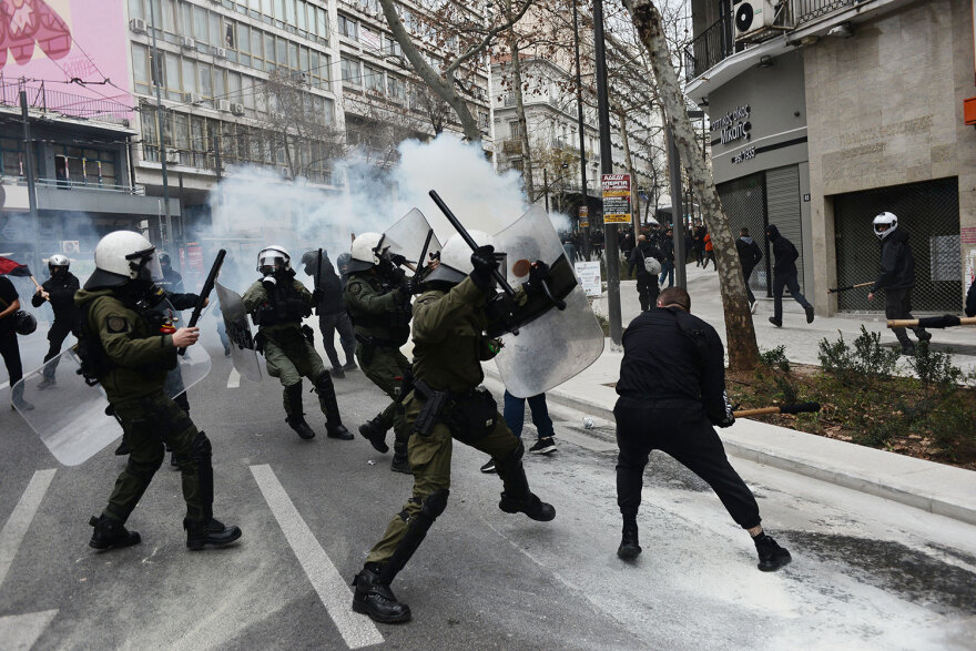 Οκτώ συλλήψεις για τα επεισόδια στην Αθήνα - Τέσσερις συλληφθέντες είχαν σακίδια με μολότοφ, full face και γάντια