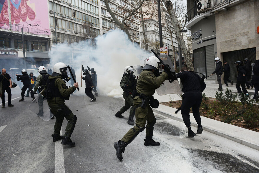 Οκτώ συλλήψεις για τα επεισόδια στην Αθήνα - Τέσσερις συλληφθέντες είχαν σακίδια με μολότοφ, full face και γάντια