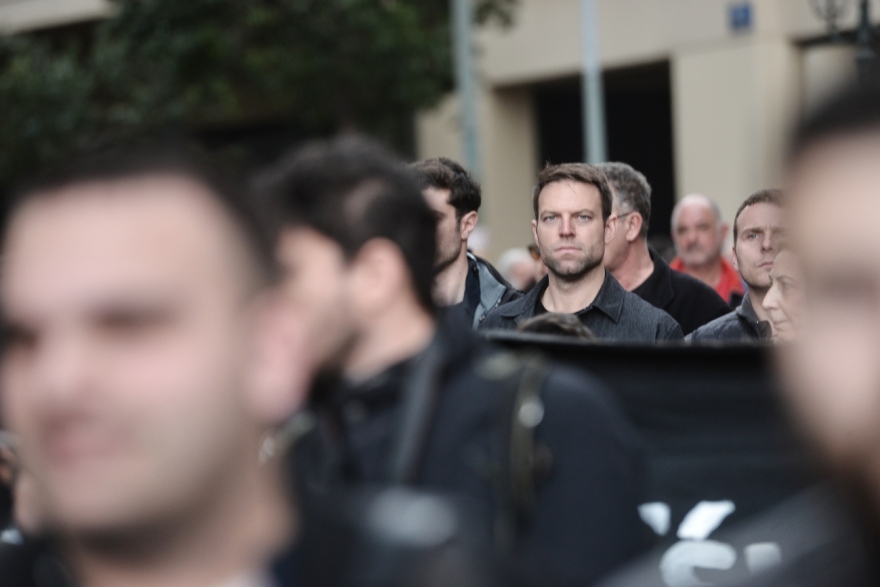 Στέφανος Κασσελάκης - Όλγα Γεροβασίλη: Χειραψία και φιλί στην πορεία της ΑΔΕΔΥ