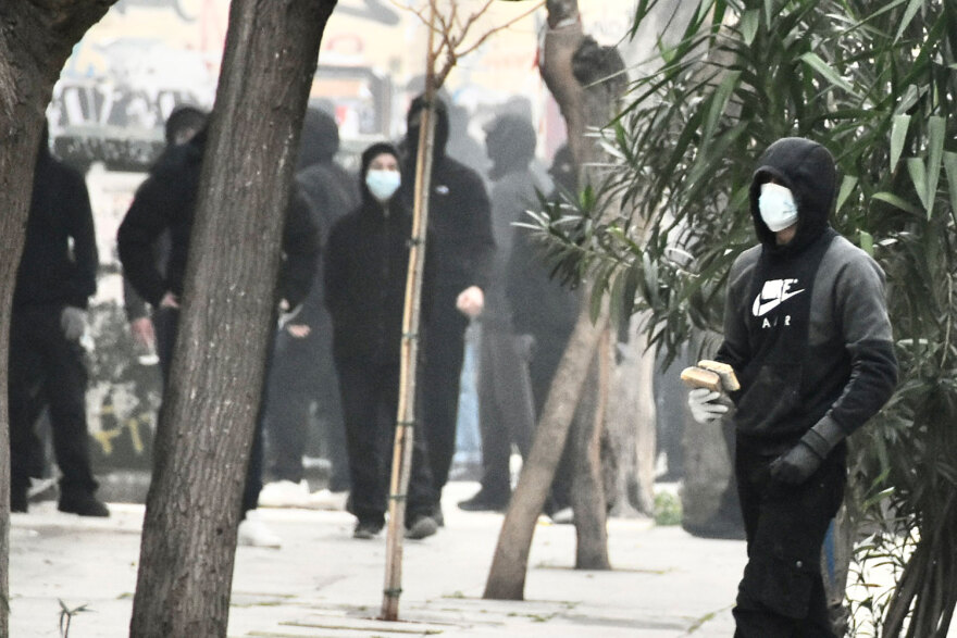Οκτώ συλλήψεις για τα επεισόδια στην Αθήνα - Τέσσερις συλληφθέντες είχαν σακίδια με μολότοφ, full face και γάντια