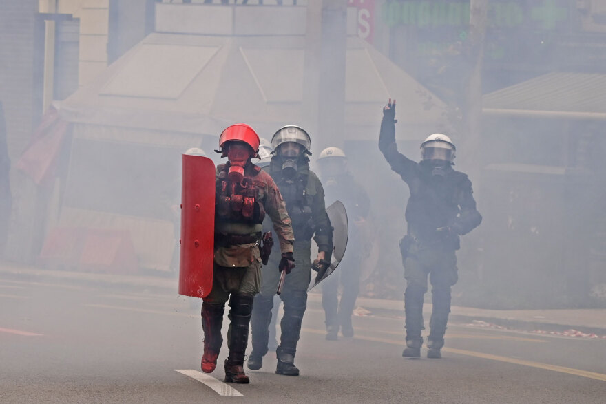 Οκτώ συλλήψεις για τα επεισόδια στην Αθήνα - Τέσσερις συλληφθέντες είχαν σακίδια με μολότοφ, full face και γάντια