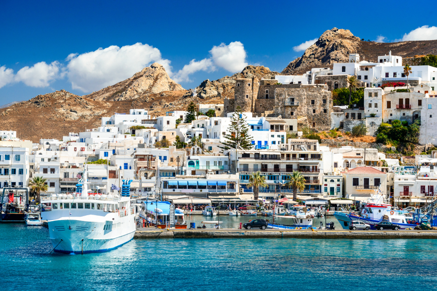 Πώς και πού πάει φέτος ο τουρισμός: Λίγο πάνω οι αφίξεις, λίγο κάτω τα έσοδα 