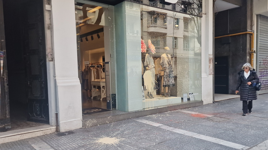 Θεσσαλονίκη: Με κατεύθυνση τα γραφεία του ΟΣΕ η πορεία μνήμης για τα Τέμπη - Δείτε φωτογραφίες