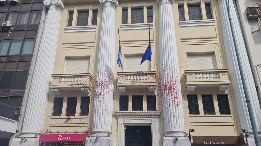 Θεσσαλονίκη: Με κατεύθυνση τα γραφεία του ΟΣΕ η πορεία μνήμης για τα Τέμπη - Δείτε φωτογραφίες