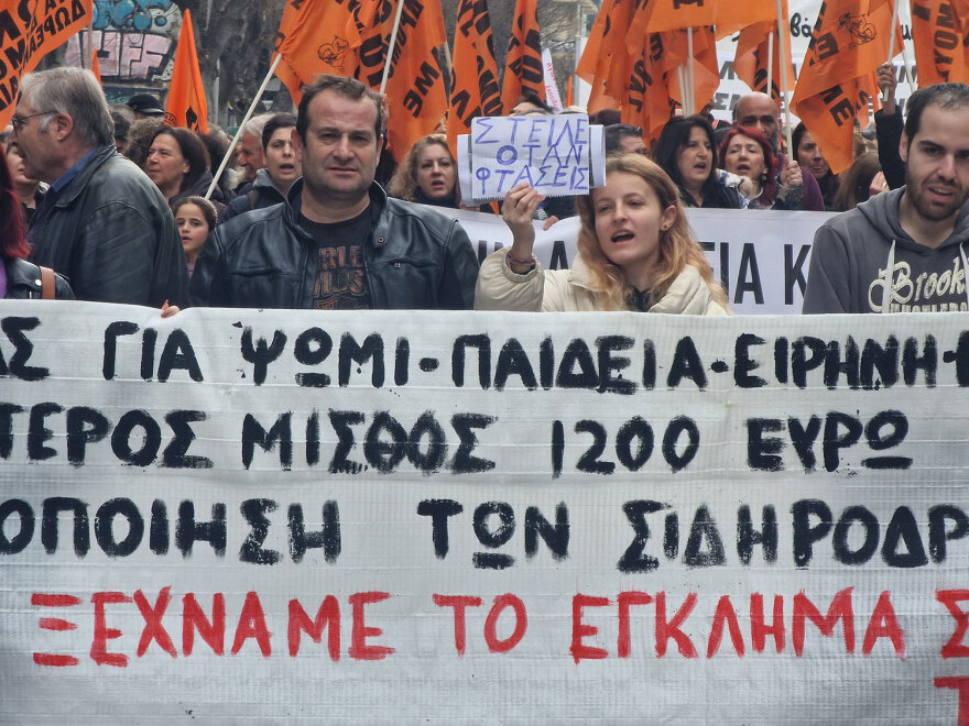 Θεσσαλονίκη: Με κατεύθυνση τα γραφεία του ΟΣΕ η πορεία μνήμης για τα Τέμπη - Δείτε φωτογραφίες