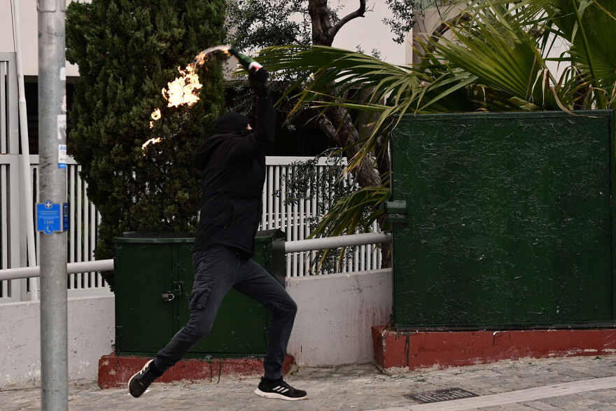 Οκτώ συλλήψεις για τα επεισόδια στην Αθήνα - Τέσσερις συλληφθέντες είχαν σακίδια με μολότοφ, full face και γάντια