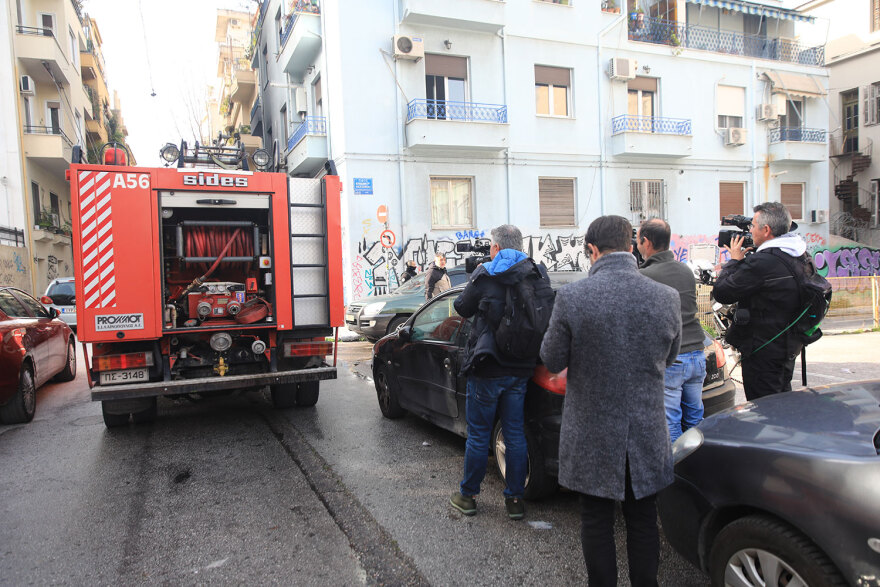 Εξάρχεια: Μπαράζ εμπρησμών σε αυτοκίνητα  - Δείτε βίντεο