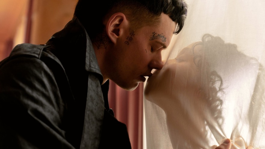 Μπιλ Σκάρσγκαρντ: Μεταμορφώνεται στον Έρικ Ντρέιβεν στο νέο «Crow» 