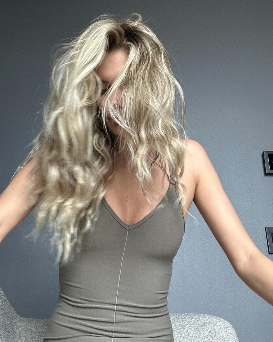 Σάρα Σαμπάιο: Έβαψε τα μαλλιά της ξανθά